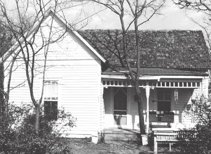 House at 806 South Dallas
                        